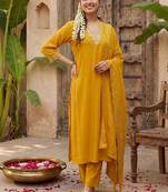 Women Regular Kurta with Trousers & With Dupatta