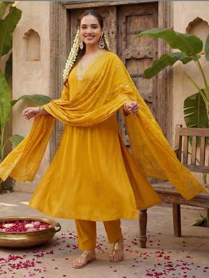 Women Regular Kurta with Trousers & With Dupatta 2