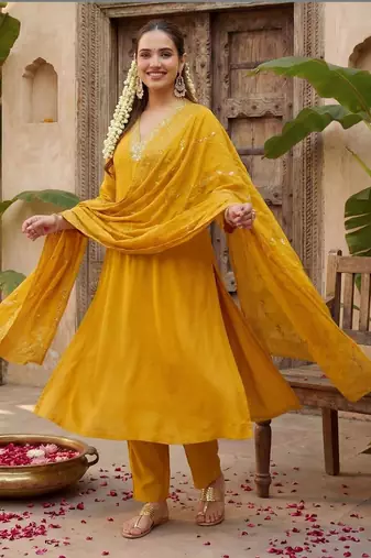 Women Regular Kurta with Trousers & With Dupatta