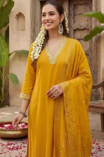 Women Regular Kurta with Trousers & With Dupatta