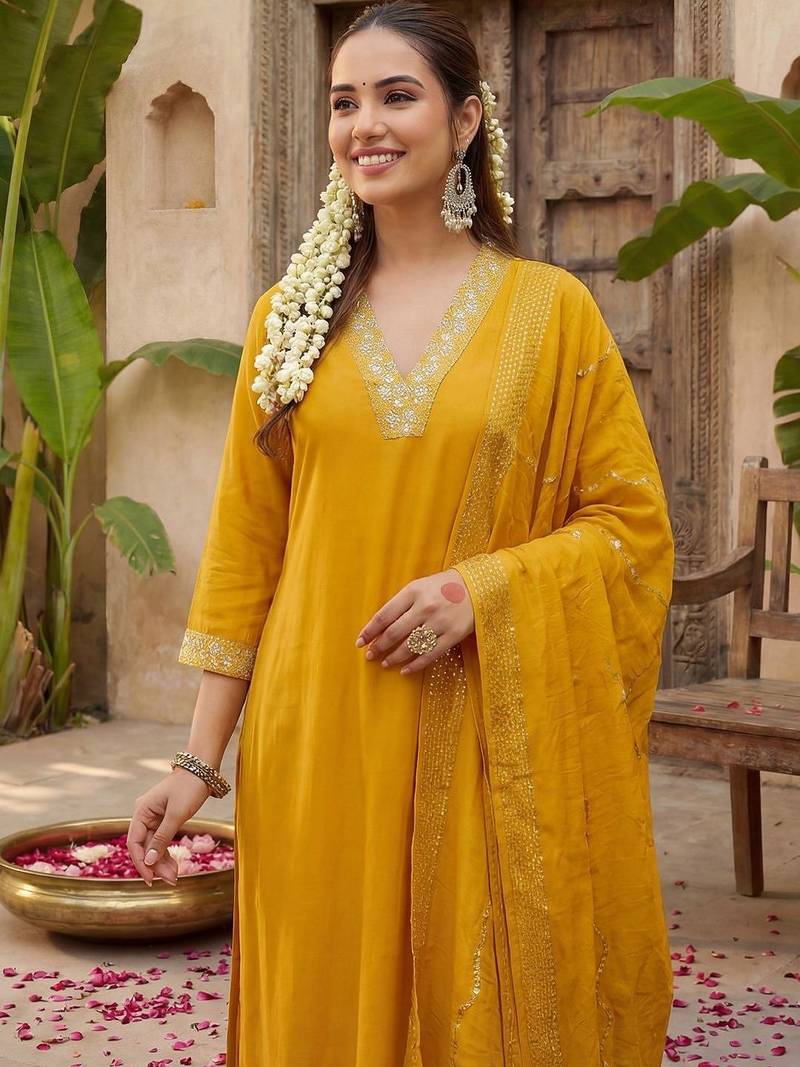 Women Regular Kurta with Trousers & With Dupatta