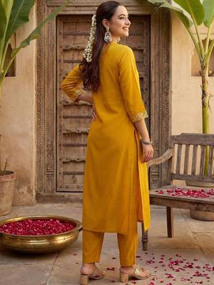 Women Regular Kurta with Trousers & With Dupatta 4