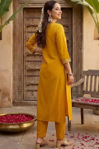 Women Regular Kurta with Trousers & With Dupatta