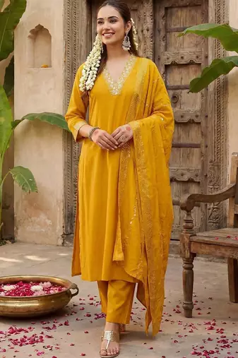 Women Regular Kurta with Trousers & With Dupatta