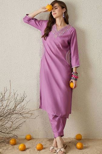 Women Ethnic Motifs Embroidered Regular Thread Work Kurta with Trousers