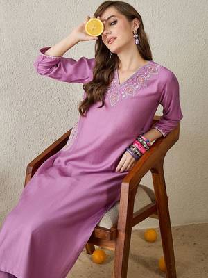 Women Ethnic Motifs Embroidered Regular Thread Work Kurta with Trousers 2