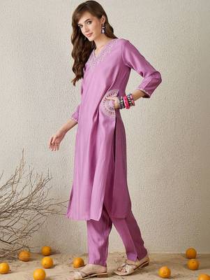 Women Ethnic Motifs Embroidered Regular Thread Work Kurta with Trousers 3