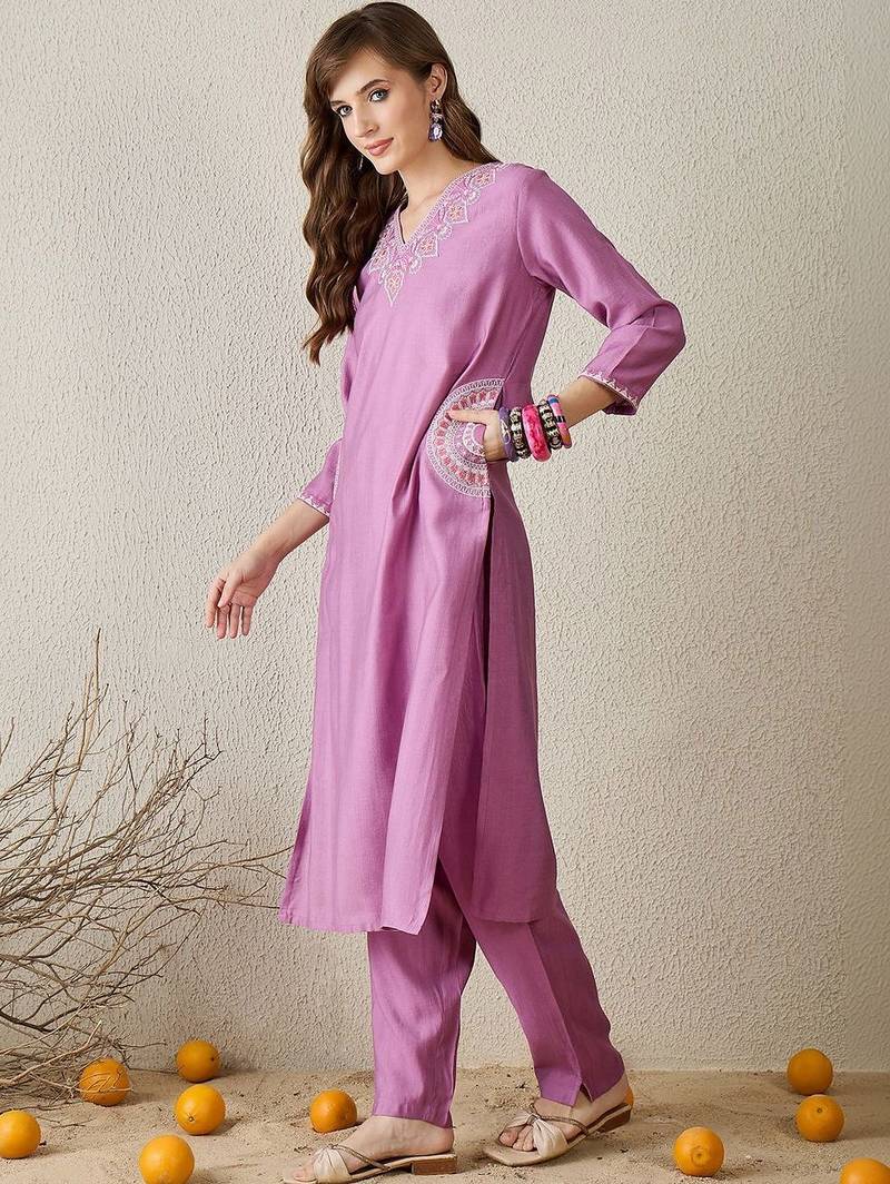Women Ethnic Motifs Embroidered Regular Thread Work Kurta with Trousers