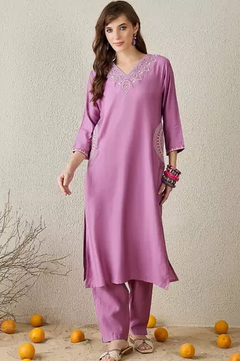 Women Ethnic Motifs Embroidered Regular Thread Work Kurta with Trousers