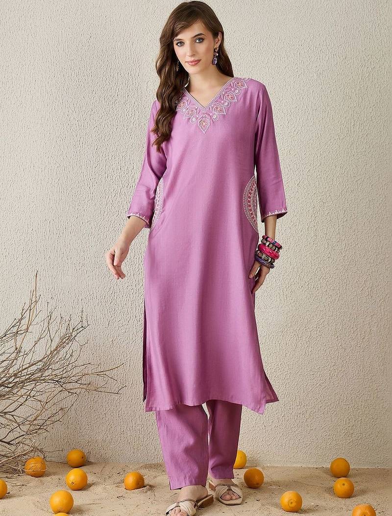 Women Ethnic Motifs Embroidered Regular Thread Work Kurta with Trousers