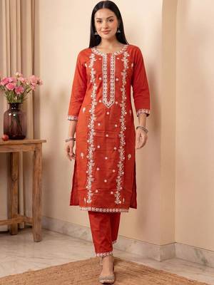 Women Ethnic Motifs Embroidered Regular Thread Work Kurta with Trousers 1