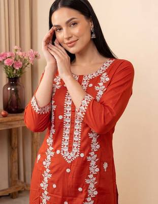 Women Ethnic Motifs Embroidered Regular Thread Work Kurta with Trousers 2