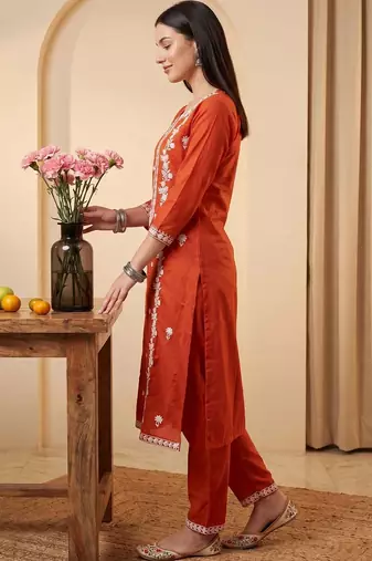 Women Ethnic Motifs Embroidered Regular Thread Work Kurta with Trousers