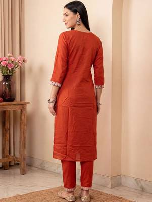 Women Ethnic Motifs Embroidered Regular Thread Work Kurta with Trousers 4