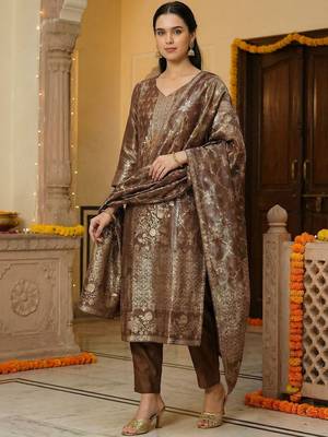 Women Regular Kurta with Trousers & With Dupatta 6