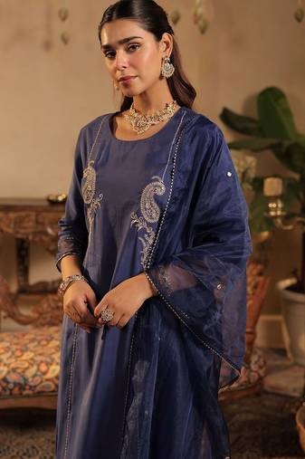 Women Ethnic Motifs Embroidered Regular Thread Work Kurta with Trousers & With Dupatta