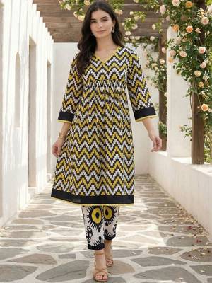 Women Printed Regular Pure Cotton Kurta with Trousers 2