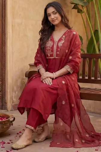 Women Ethnic Motifs Embroidered Regular Kurta with Trousers & With Dupatta