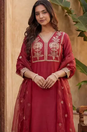 Women Ethnic Motifs Embroidered Regular Kurta with Trousers & With Dupatta