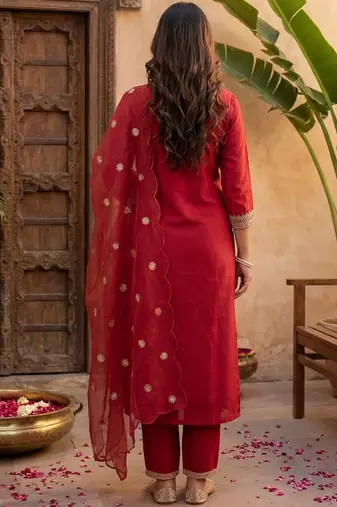 Women Ethnic Motifs Embroidered Regular Kurta with Trousers & With Dupatta