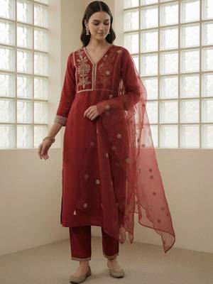 Women Ethnic Motifs Embroidered Regular Thread Work Kurta with Trousers & With Dupatta 3