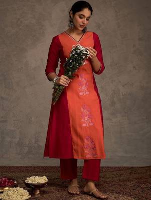 Women Floral Embroidered Regular Thread Work Kurta with Trousers 1