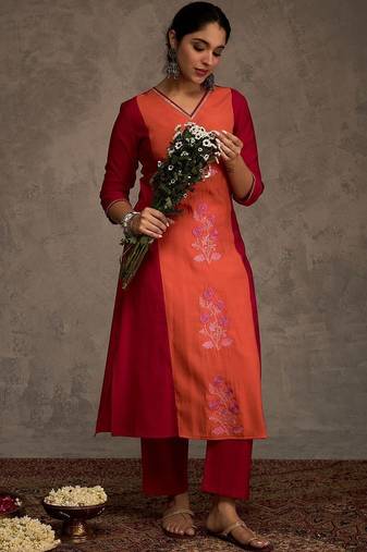 Women Floral Embroidered Regular Thread Work Kurta with Trousers