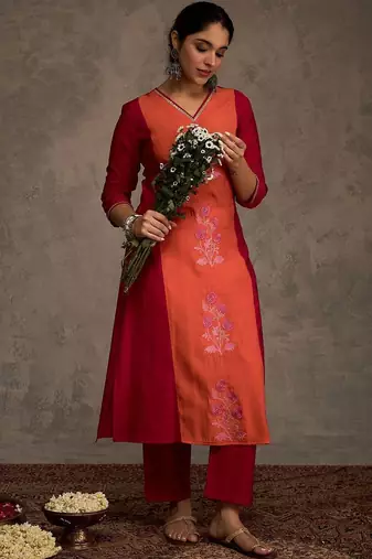 Women Floral Embroidered Regular Thread Work Kurta with Trousers