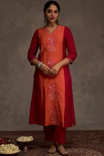 Women Floral Embroidered Regular Thread Work Kurta with Trousers