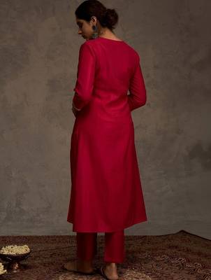Women Floral Embroidered Regular Thread Work Kurta with Trousers 5