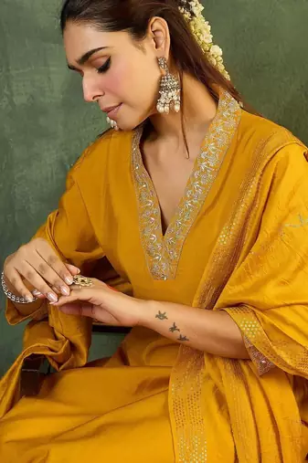 Women Ethnic Motifs Embroidered Regular Sequinned Kurta with Trousers & With Dupatta