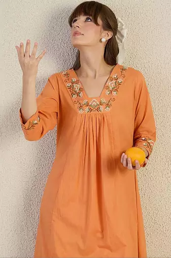Women Ethnic Motifs Embroidered Panelled Thread Work Pure Cotton Kurta with Trousers