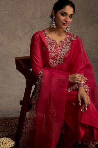 Women Ethnic Motifs Embroidered Regular Thread Work Liva Kurta with Trousers & With Dupatta