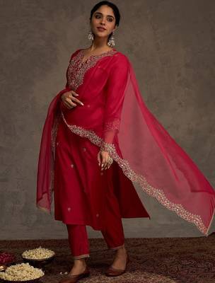 Women Ethnic Motifs Embroidered Regular Thread Work Liva Kurta with Trousers & With Dupatta 4