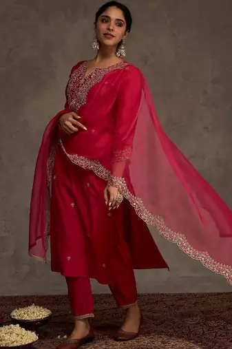 Women Ethnic Motifs Embroidered Regular Thread Work Liva Kurta with Trousers & With Dupatta