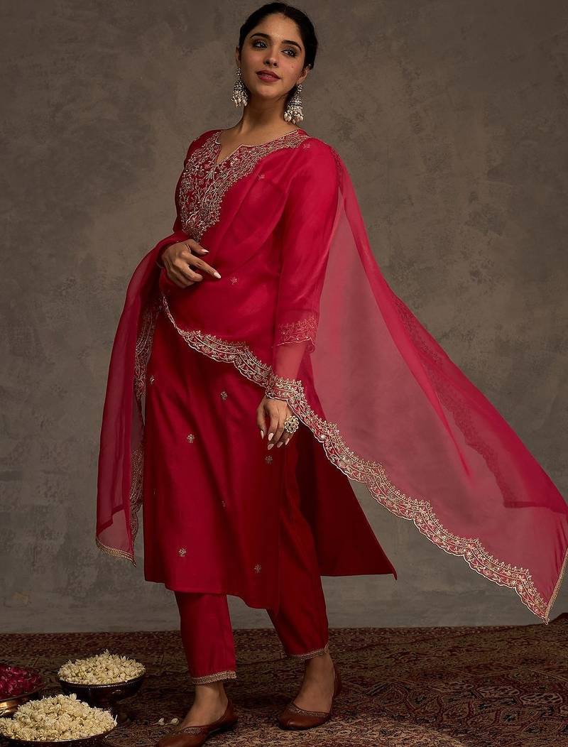 Women Ethnic Motifs Embroidered Regular Thread Work Liva Kurta with Trousers & With Dupatta