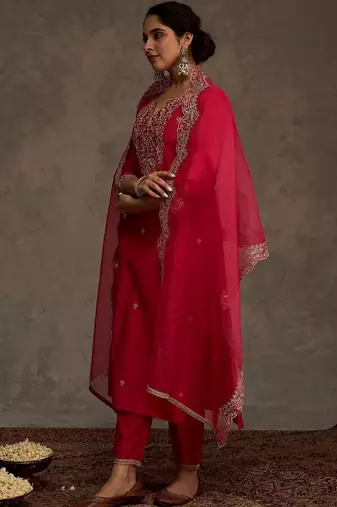 Women Ethnic Motifs Embroidered Regular Thread Work Liva Kurta with Trousers & With Dupatta