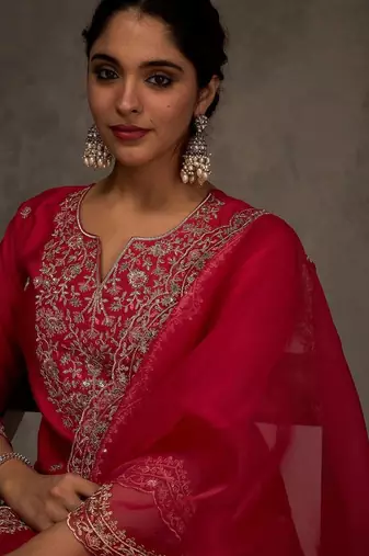 Women Ethnic Motifs Embroidered Regular Thread Work Liva Kurta with Trousers & With Dupatta