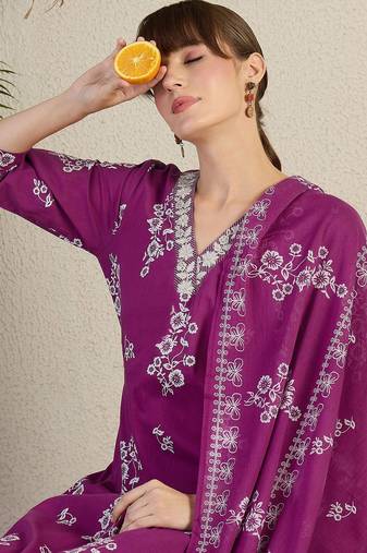 Women Floral Printed Regular Sequinned Cotton Kurta with Trousers & Dupatta