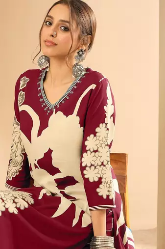 Women Floral Printed Regular Sequinned Kurta with Salwar