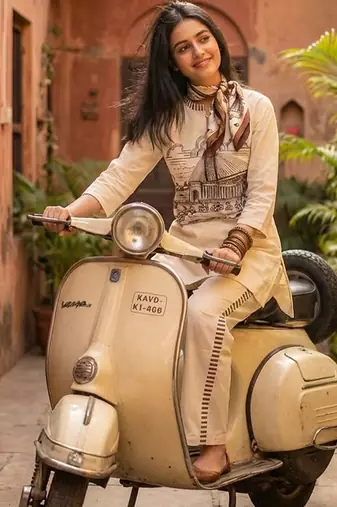 Women Ethnic Motifs Printed Regular Kurti with Trousers
