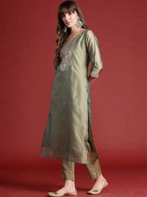 Women Ethnic Motifs Embroidered Regular Thread Work Liva Kurta with Trousers & With Dupatta 4