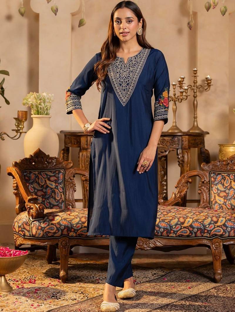 Women Ethnic Motifs Embroidered Regular Thread Work Kurta with Trousers