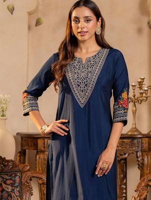 Women Ethnic Motifs Embroidered Regular Thread Work Kurta with Trousers 4