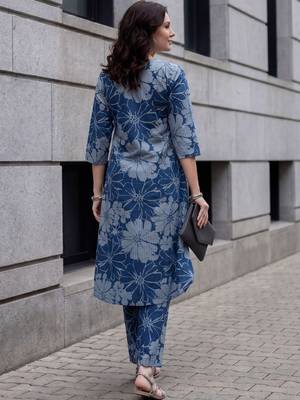Women Floral Printed Regular Pure Cotton Kurta with Trousers 4
