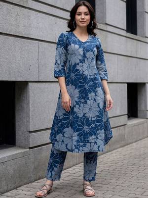 Women Floral Printed Regular Pure Cotton Kurta with Trousers 6