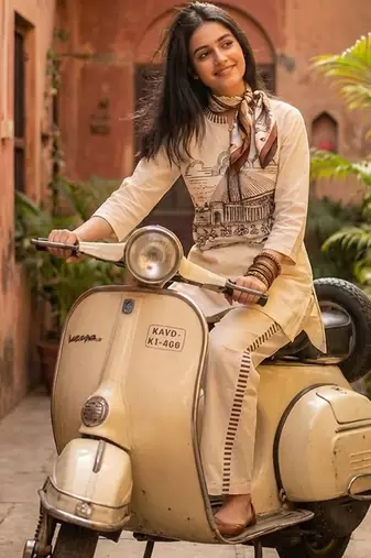 Women Printed Regular Kurti with Trousers