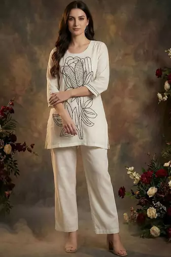 Women Floral Embroidered Regular Thread Work Pure Cotton Kurta with Trousers