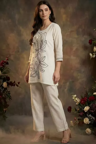 Women Floral Embroidered Regular Thread Work Pure Cotton Kurta with Trousers