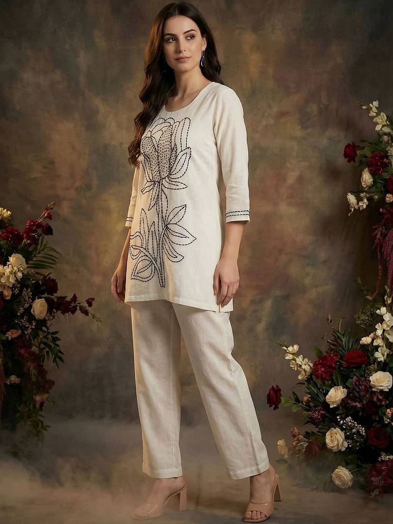 Women Floral Embroidered Regular Thread Work Pure Cotton Kurta with Trousers